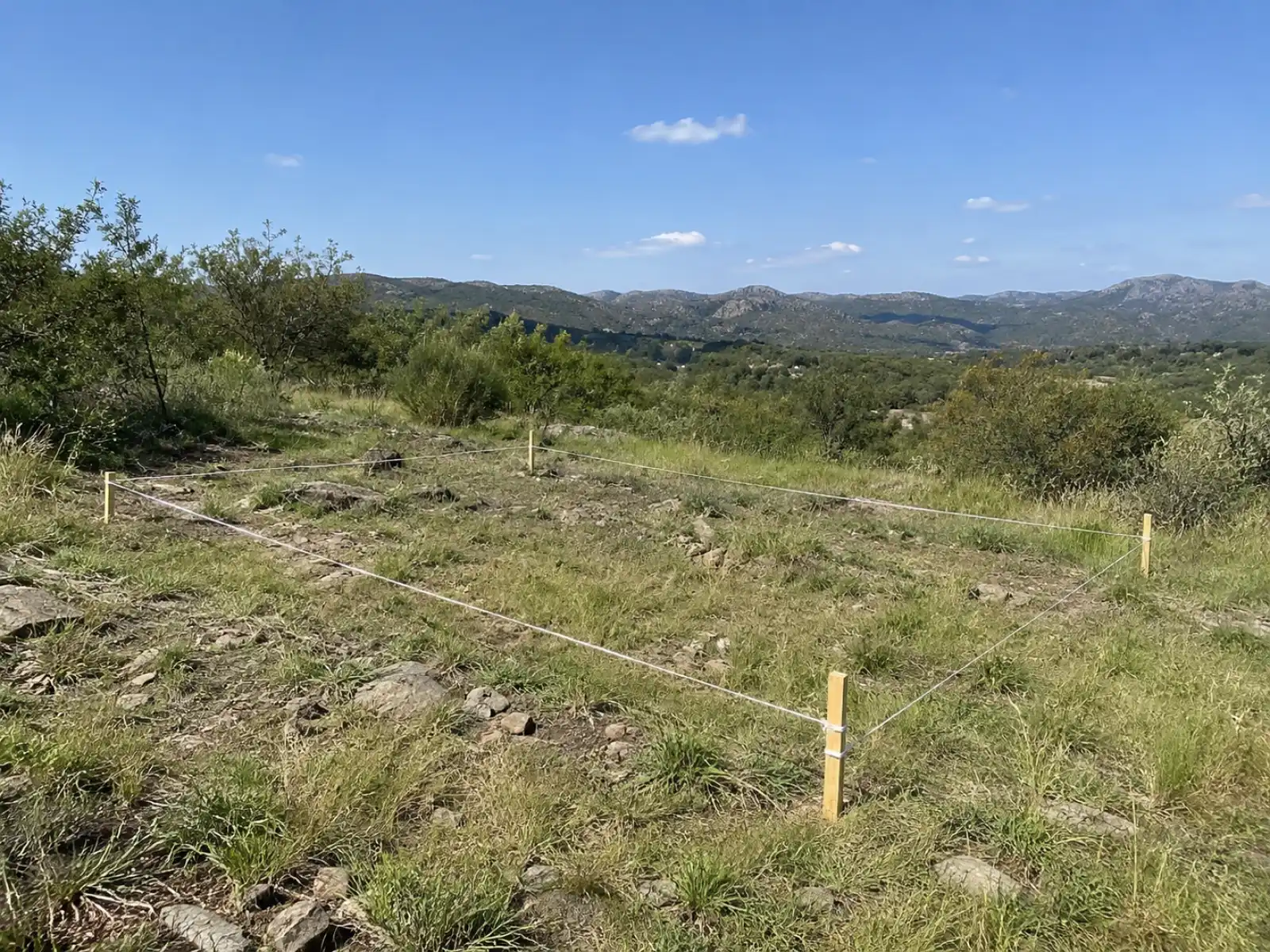 Lote serrano en Calamuchita marcado para la platea de una casa container